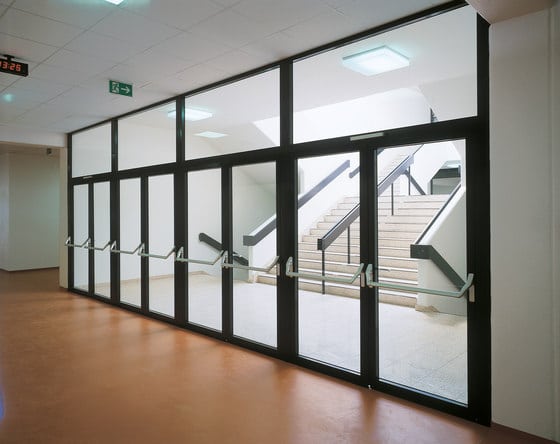Puertas y ventanas cortafuegos: ¡Conoce su funcionamiento y prestaciones!