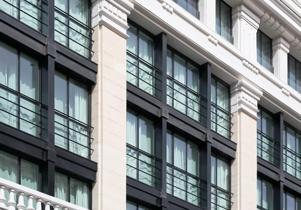 Cedaceros-60 Balconies – Renovación de Ventanas con Acero y Aislamiento RPT