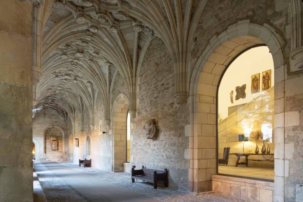 Renovación del Parador de San Marcos con carpintería metálica