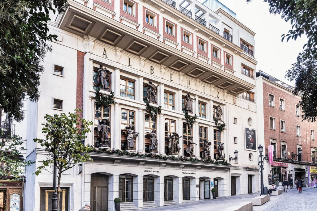 Renovación del Teatro Albéniz y UMusic Hotel con Janisol de Jansen